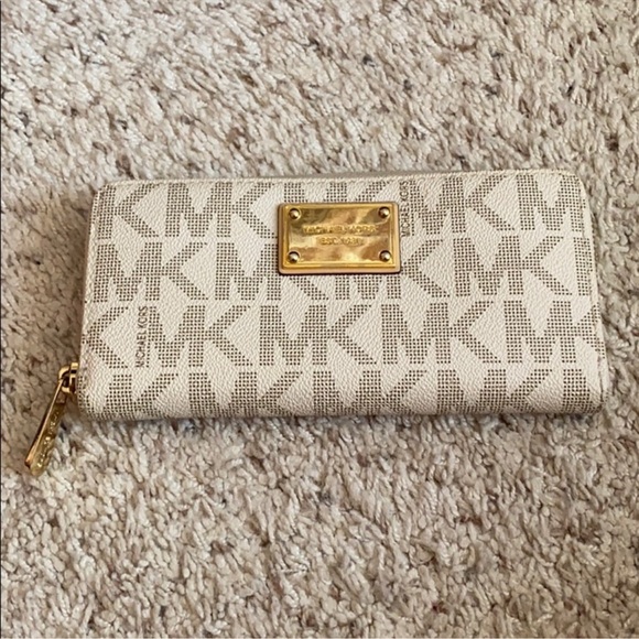 MICHAEL KORS LOGO LONG ZIP AROUND WALLET - Picture 2 of 9